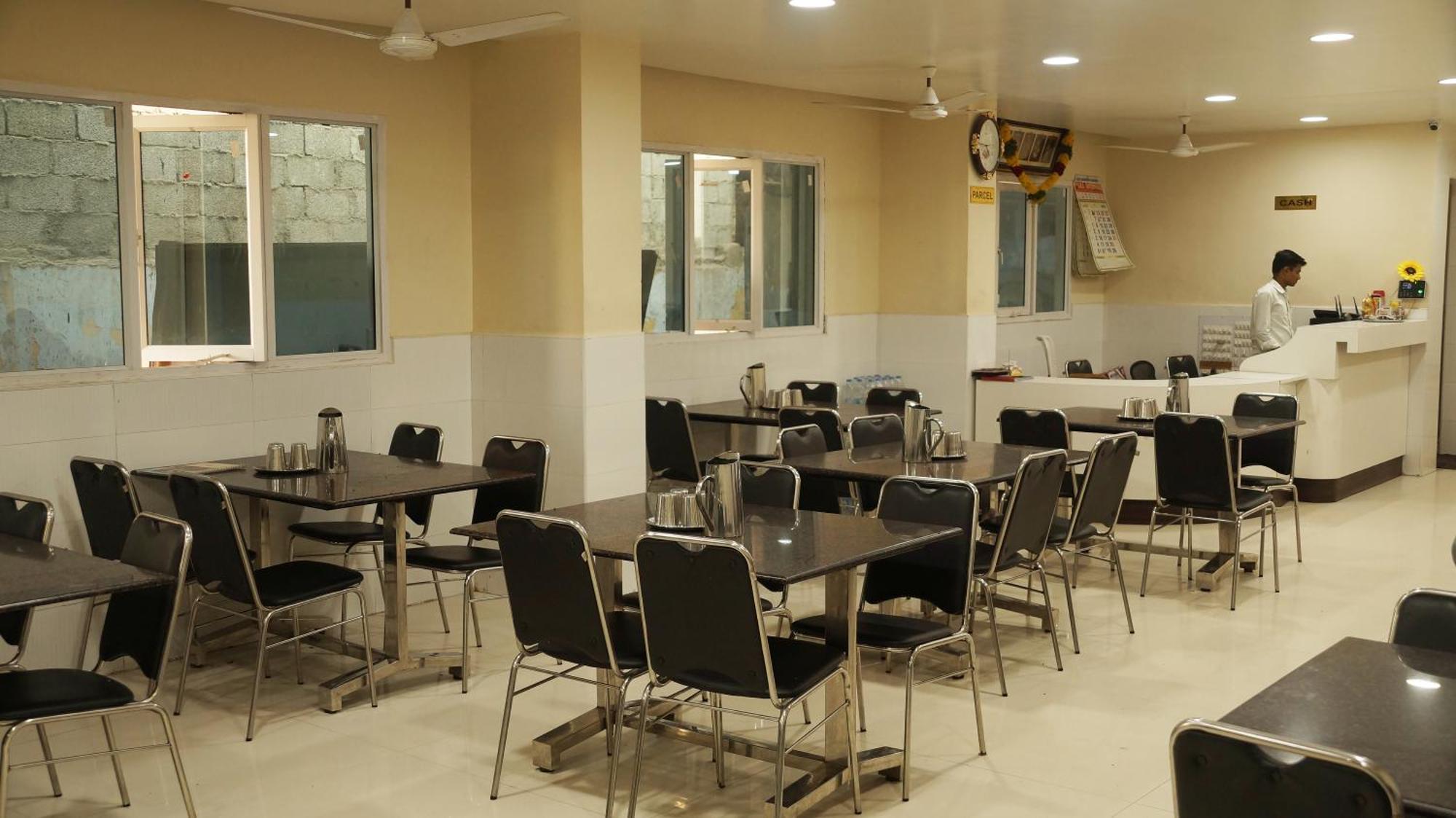 Kani Residency Hotel Тутикорин Экстерьер фото